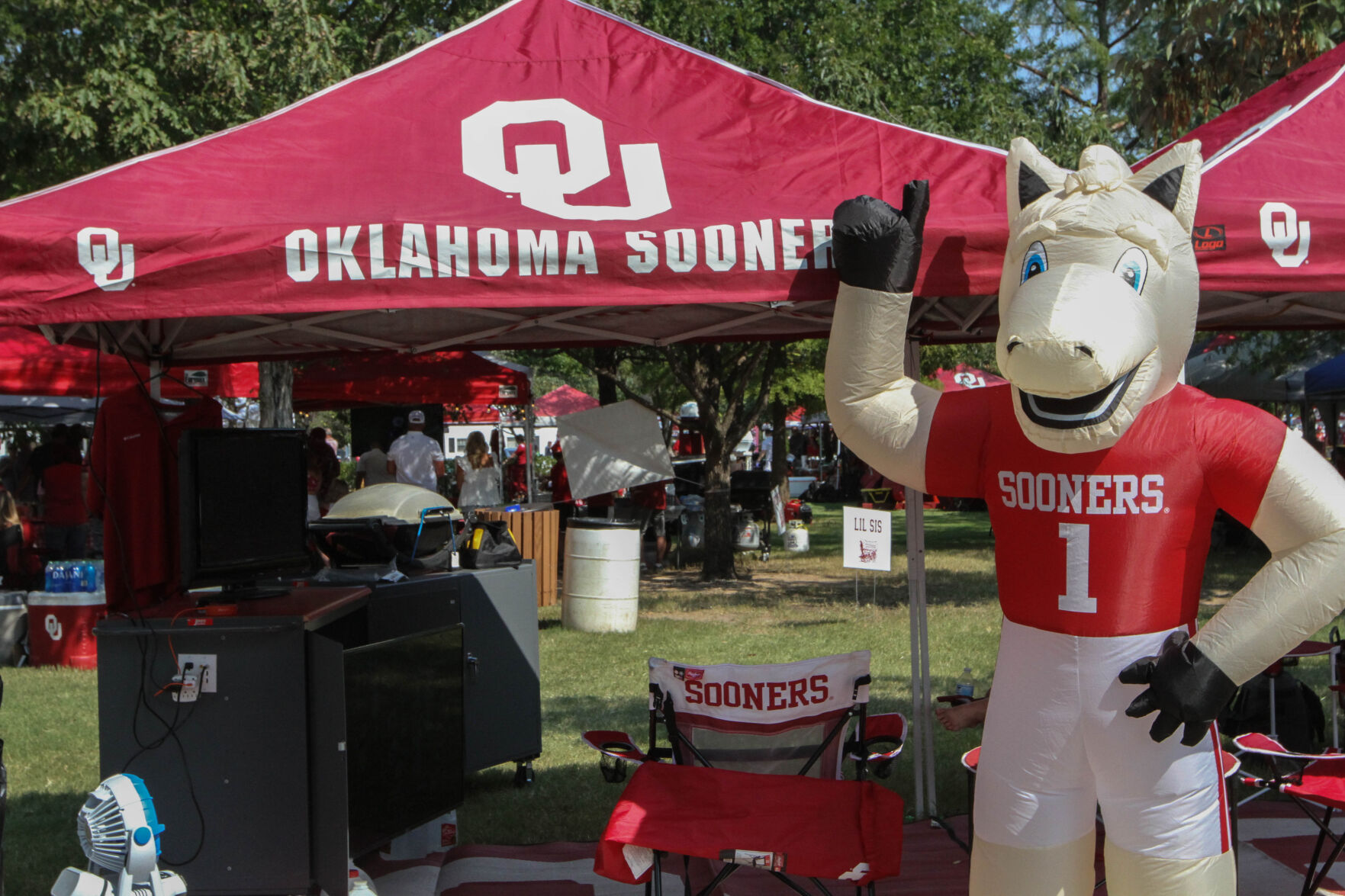 Tailgaters at Party at the Palace